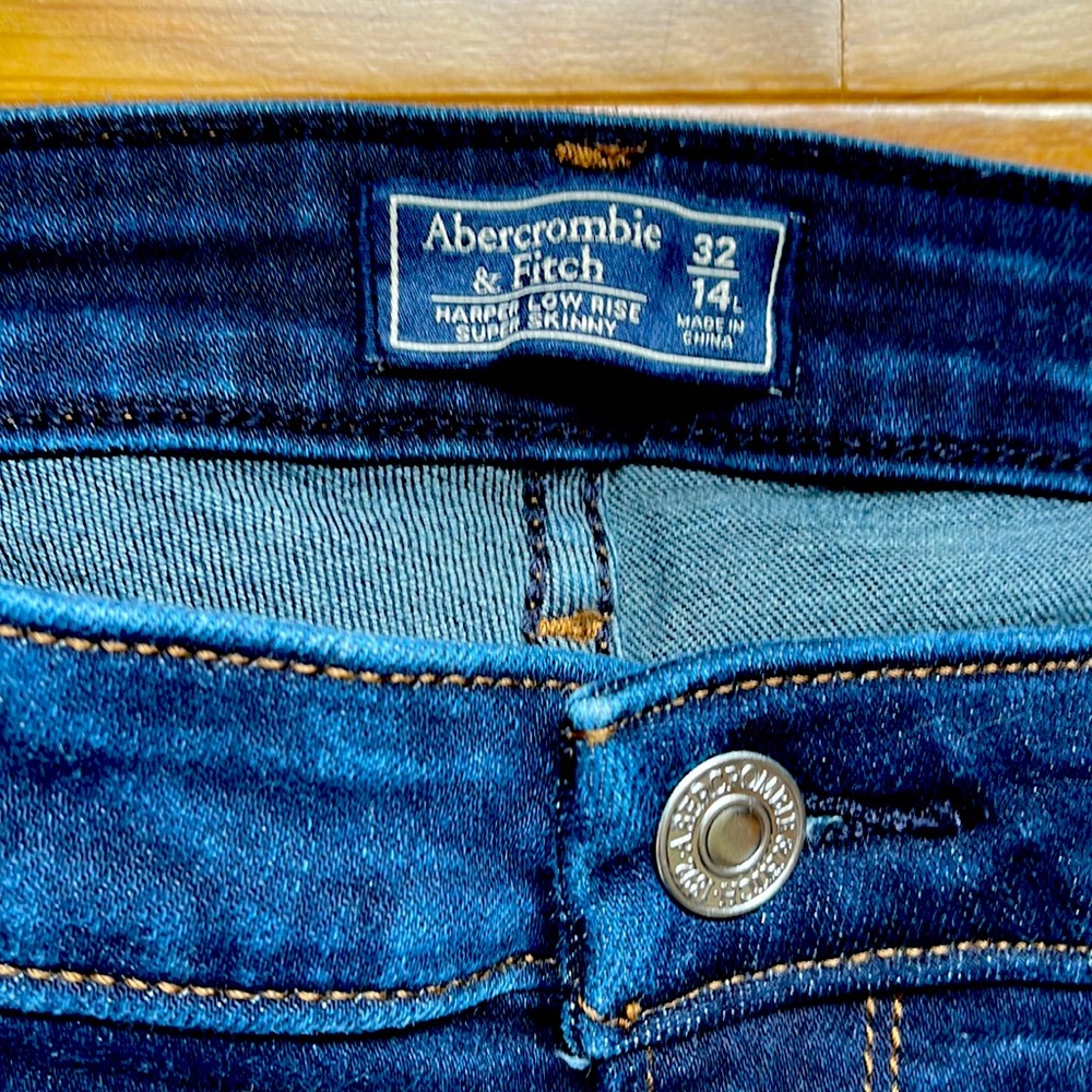 Abercrombie & Fitch - Dark Blue - Size 32 / 14L